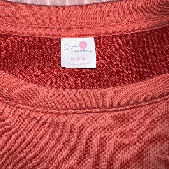 Fiancé selling her crew neck. Very warm and soft - Picture 2 of 2